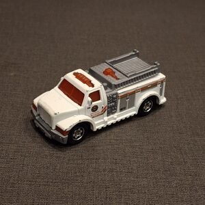 Matchbox 2002 Highway Rescue Fire Truck White Diecast Truck Unit 82 1:64 Rare